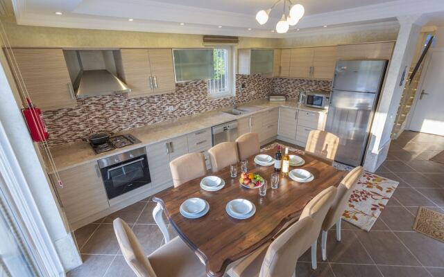Four Seasons Villa 5