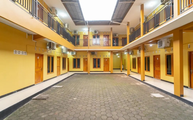 Wisma Handayani Syariah by OYO Rooms