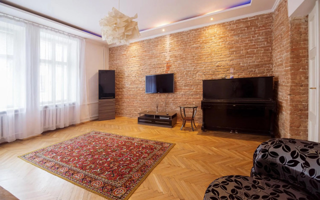 Апартаменти біля площі Ринок