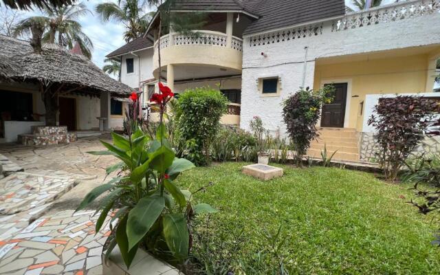 Beautiful and Charming 3-bed Room Villa in Diani