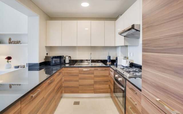 Modern En-suite Flat w/ Dubai Marina View!