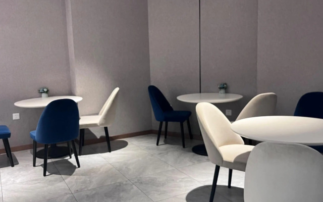 Yitel Collection (Shanghai Hongqiao Gubei Road, Yili Road Metro Station)