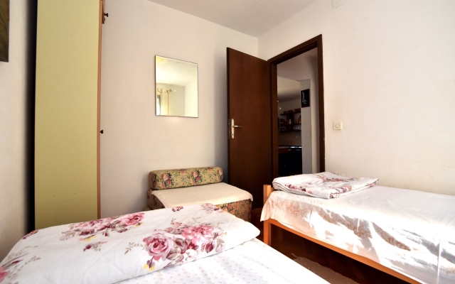 Apartment Ela - very close to beach: A1 Rogac, Island Solta