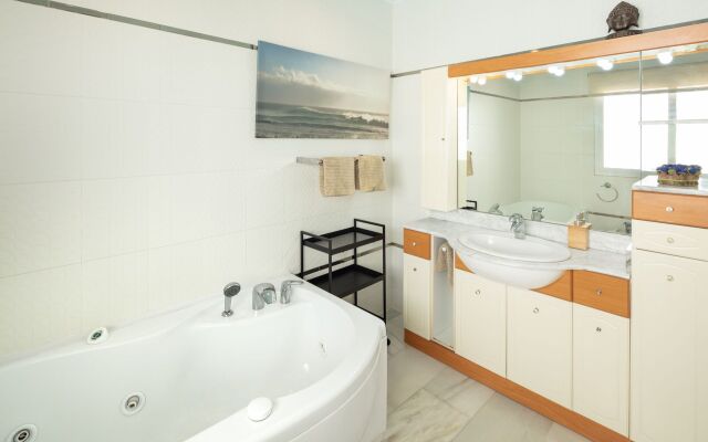 Large Luxury Family Villa 500m From Beach