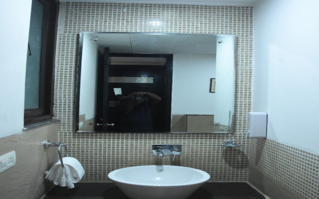 Capital O 605 Hotel Camria