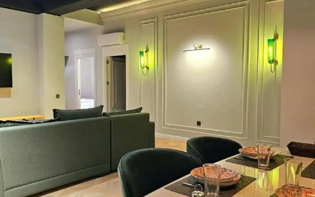 Luxury City Apart Hotel