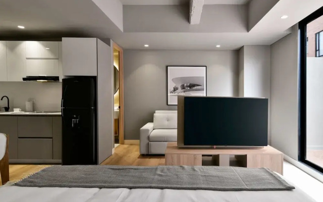 w Illustrious 1BR w/ Great Balcony in Unicentro