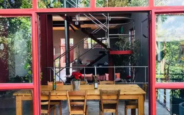 (Sub)urban retreat