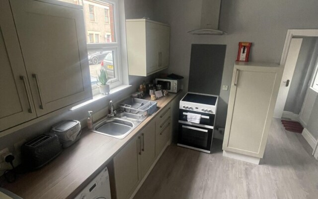 Sleeps 14 Cardiff City Centre