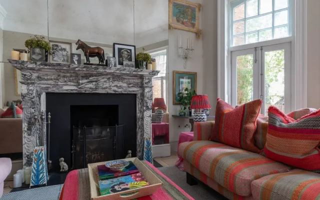 Chelsea Embankment III by Onefinestay