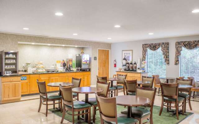 Econo Lodge Raleigh near Walnut Creek Amphitheatre