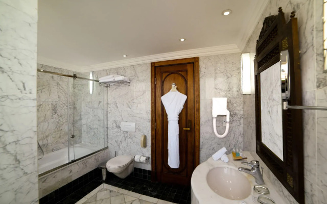 Portemilio Hotel And Resort
