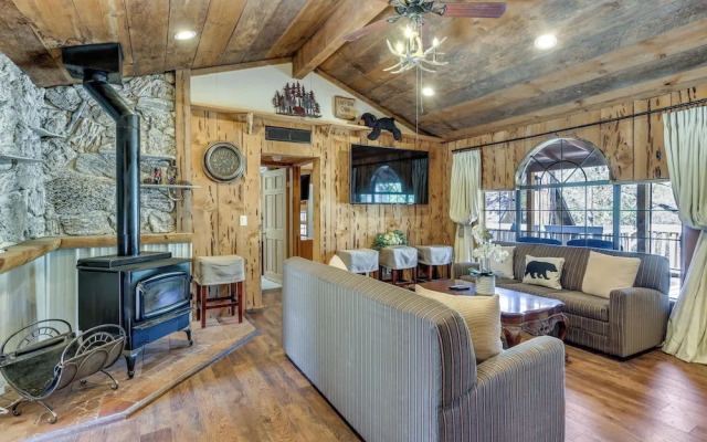 9 Mi to Bass Lake: Cabin w/ Fire Pit in Wishon!