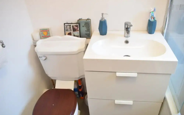 Trendy Notting Hill 1 Bedroom Apartment With Balcony