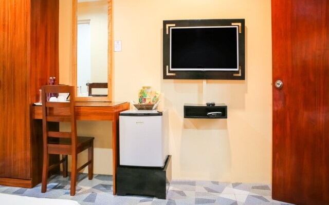 OYO 484 Gonzala Suites