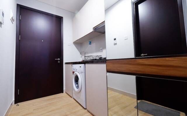 Comfortable Studio Puri Mansion Apartment