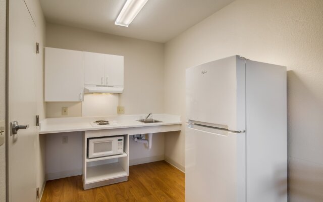 HomeTowne Studios by Red Roof Lake Charles - Sulphur