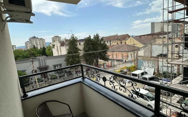 I&I 3 Bedrooms Apartment I