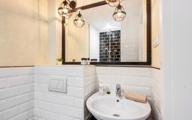 d.Five Jewish Quarter Loft