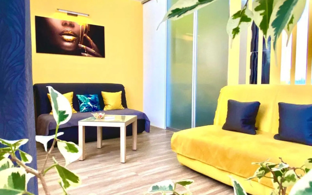 Grey&Yellow on Kotsybinsky Avenue