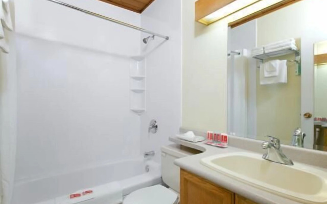 Econo Lodge Springfield I-44