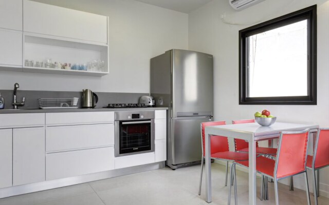 Modern Duplex 3 Bedrooms With A Terrace