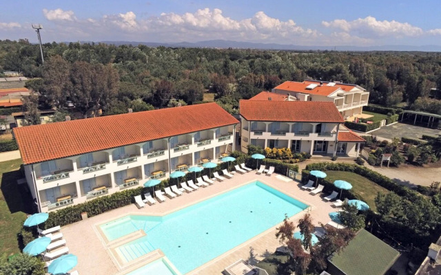 Residence con piscina a 450 mt dal mare