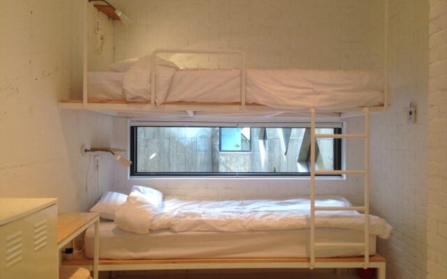 Mir Guesthouse - Hostel