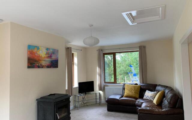 Secluded hilltop hideaway!