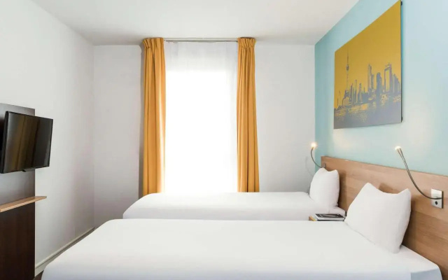 Rental Apartment Adagio Paris Clamart - Clamart 4 Persons - Pop 14612