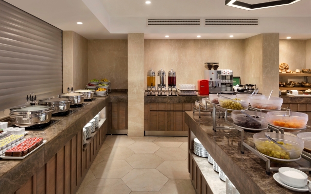 Grander Inn & Suites