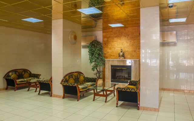 Hotel Mir