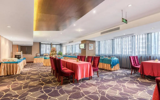 Rezen Kingtown Hotel (Chongqing Xinpaifang)