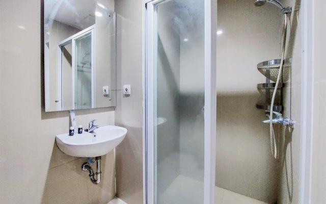 Cozy And Minimalist Studio Room Paramount Skyline Apartment