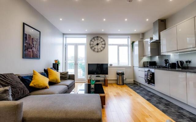 Thorpe Road 1 Bed Apartment with Parking