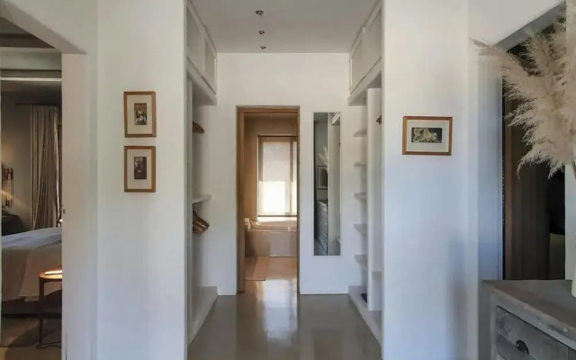 Holiday Home With Wooden-beamed Patio