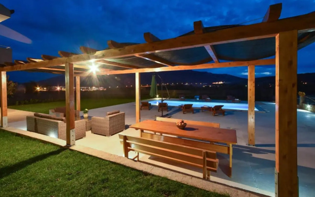 Holiday house with a swimming pool Dugopolje, Zagora - 19033