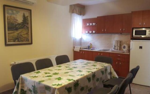 Richie I Apartman & Pool
