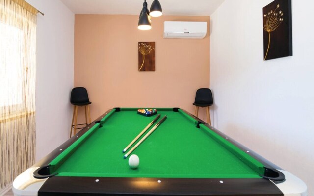 5 Villa Antique With Extra Large Pool