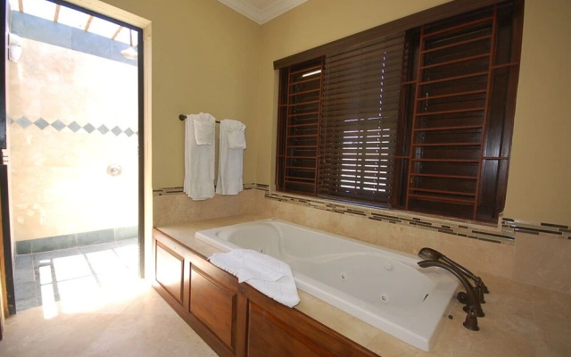 Mai Tai Villa, 4BR by Jamaican Treasures