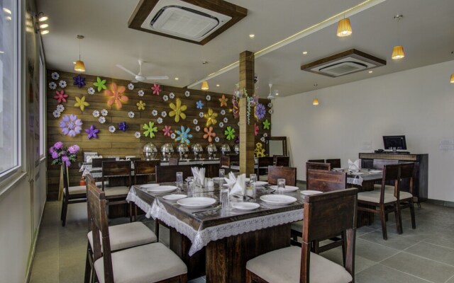 Capital O 17305 Hotel Fleur