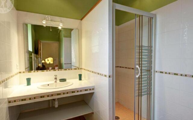 Gîte Chalain-le-Comtal, 5 pièces, 10 personnes - FR-1-496-48