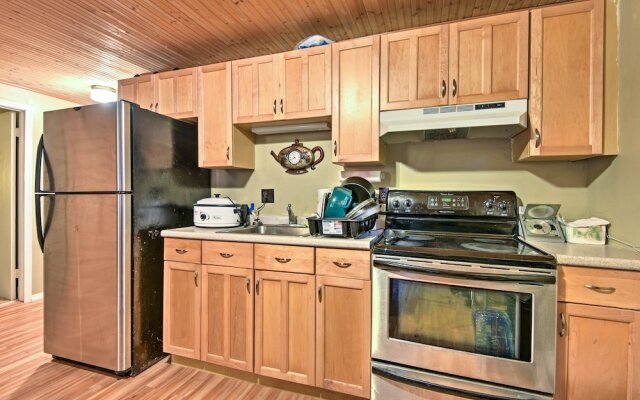 Cozy Arrowhead Lake Home w/ Sunroom + Pool Access!