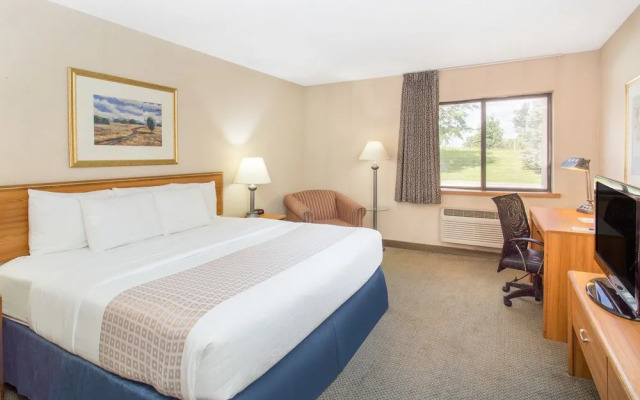 Baymont Inn & Suites Davenport