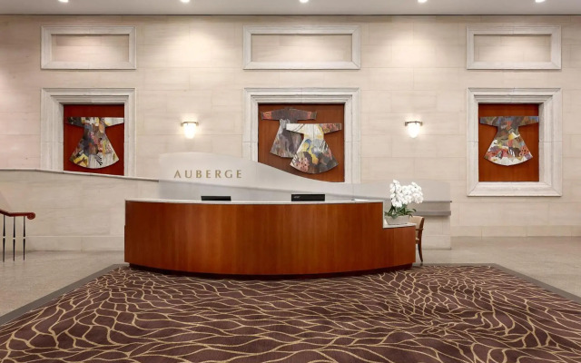 Auberge Vancouver Hotel