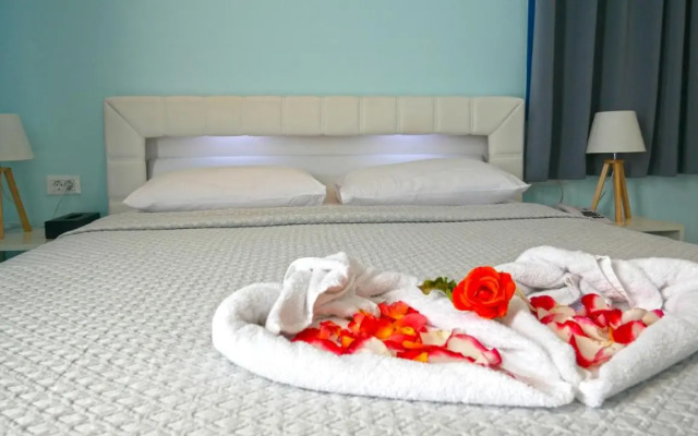 Nautilus Dome Suites & Apartments
