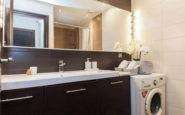 Luxurious 3 Bd Modern Apt in Dafni