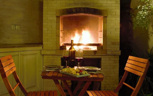 Dayroom Chardonnay Boutique Hotel