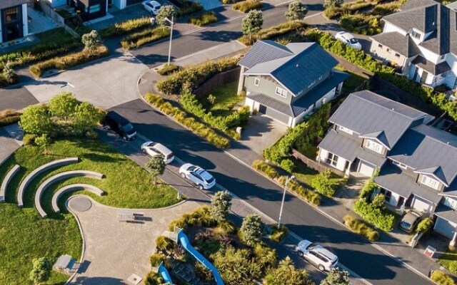 LongBay Spacious Luxurious 5 Bdrm House