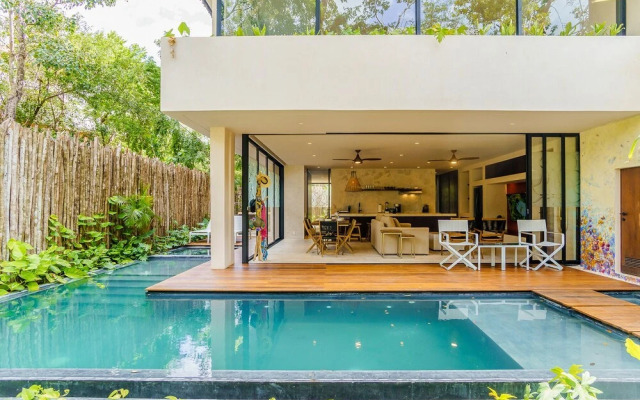 Gorgeous Flowy Space with Wrap-around Private Pool